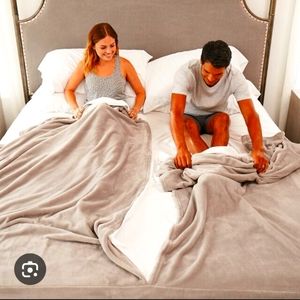 Uncommon Goods Queen Split Sheet set and blanket